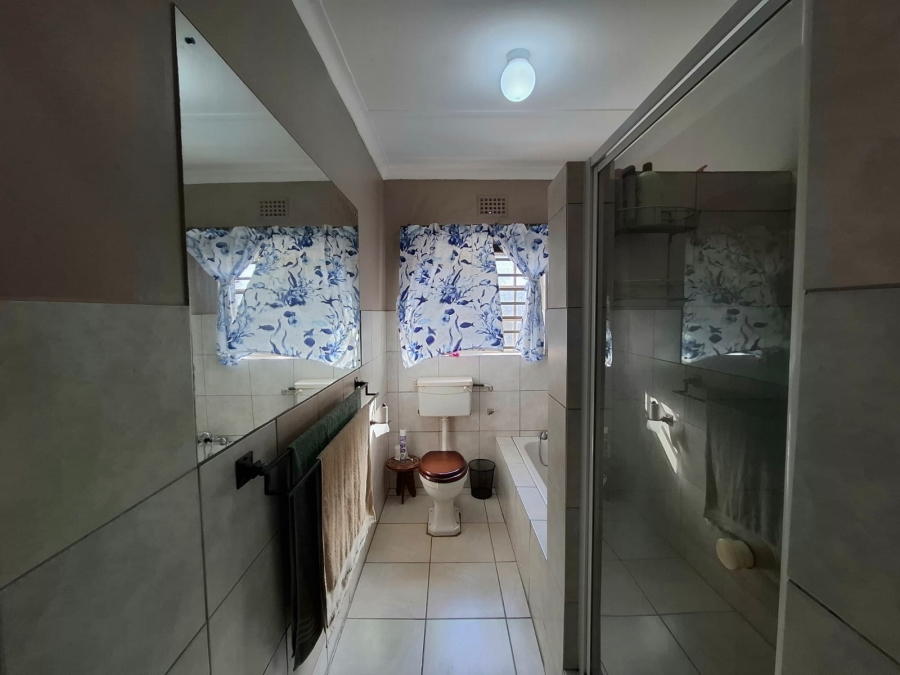 4 Bedroom Property for Sale in Oakdale Western Cape